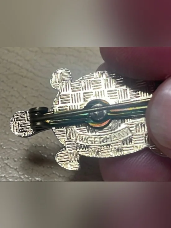W Germany Vintage 50s Textured Gold Foil White Turtle Brooch Pin - Picture 4 of 7